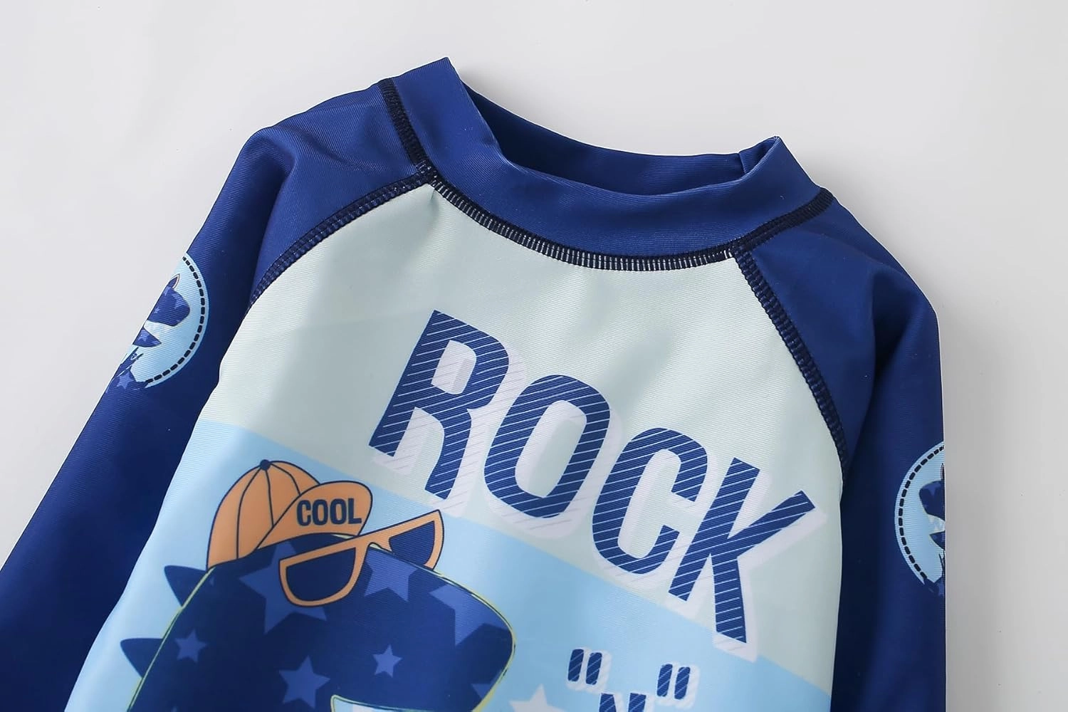 AIWUHE Toddler Boys Swimsuit Two Piece Rash Guard Shirt   Trunks Set Long Sleeve Swim Set Sunsuit Swimwear Bathing Suit 2-7Y