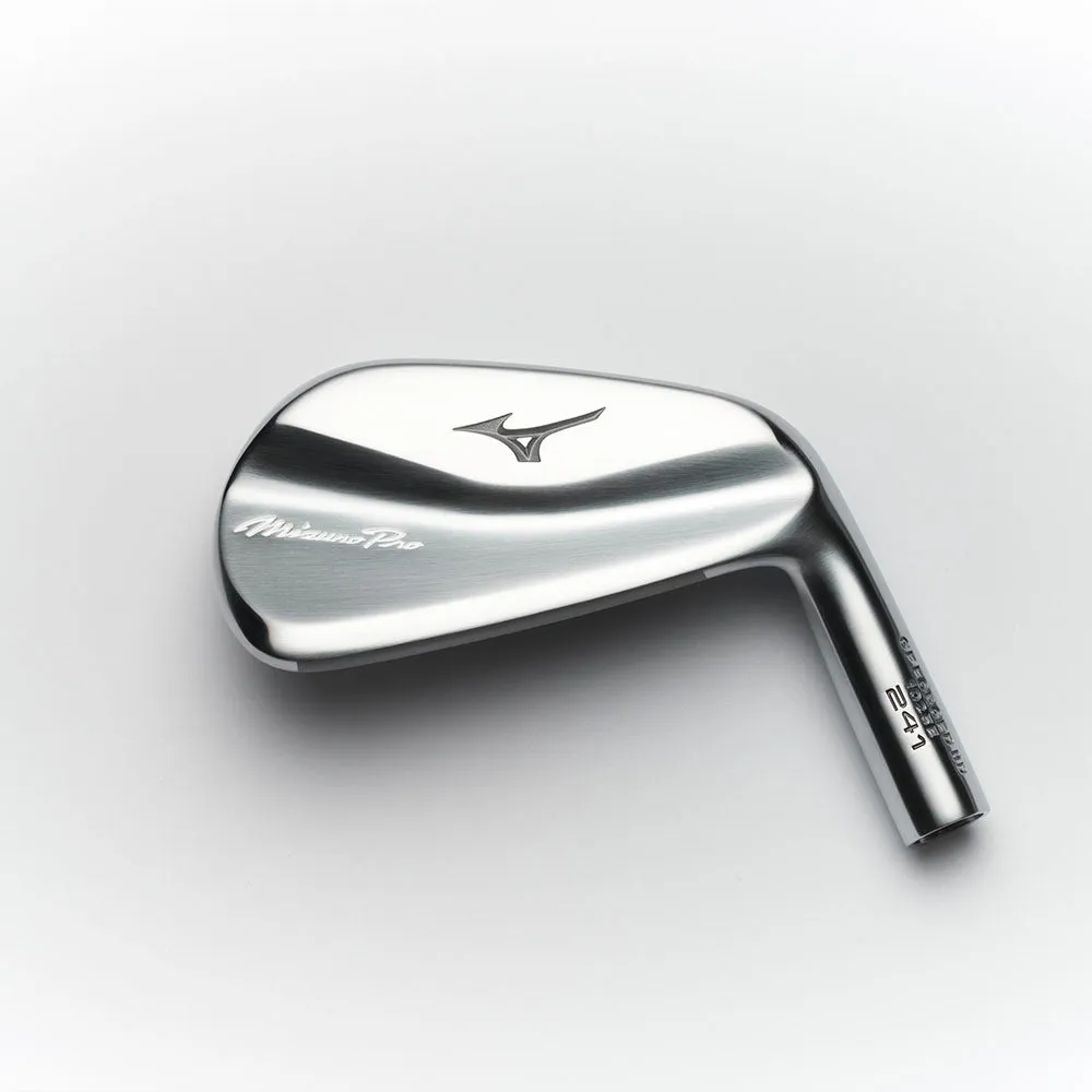 Mizuno Pro 241 Irons - Graphite, TaylorMade Stealth driver, Golf club travel bag hard case
