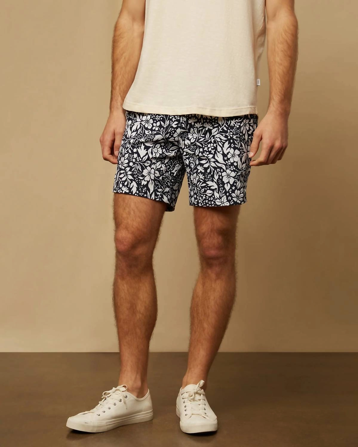 Men Elastic Calder 6" Swim Trunks In Navy/white Botanic Silhouettes