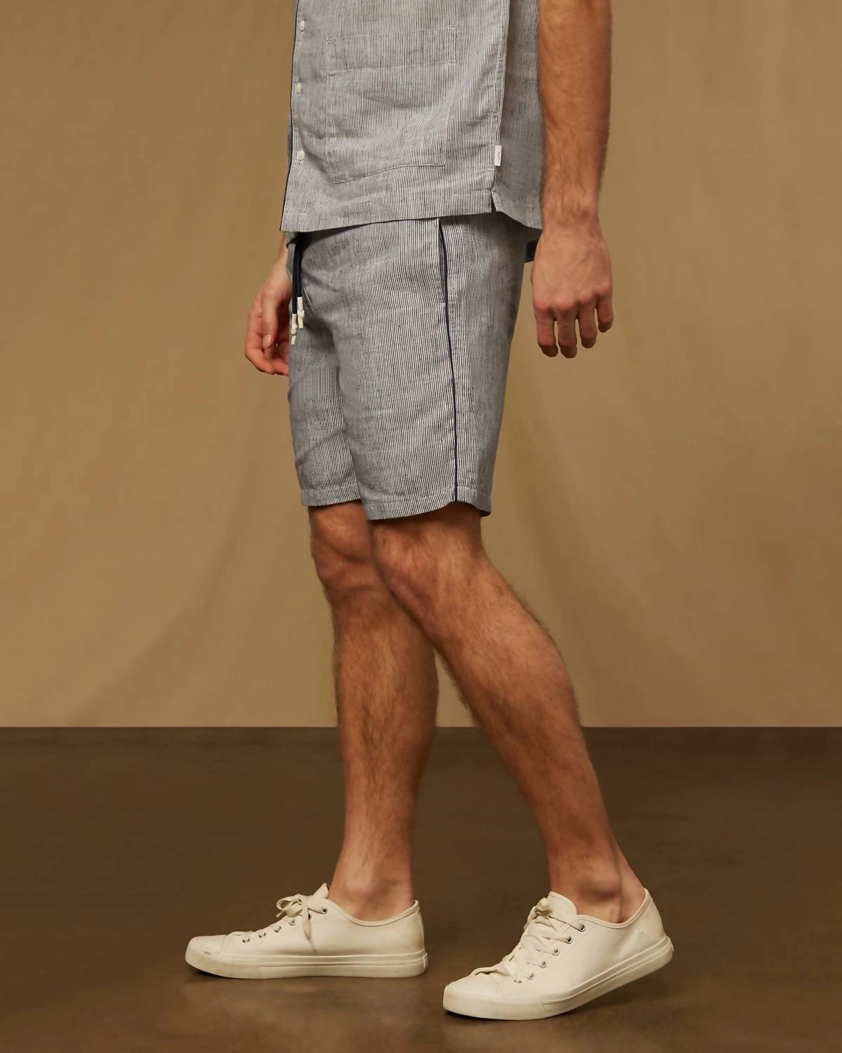 Men Water Resistant Linen Trunk In Navy/white