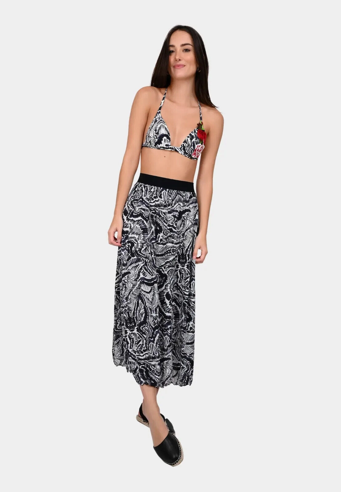 Pain De Sucre Rozen Embroidered Rose Bikini Top